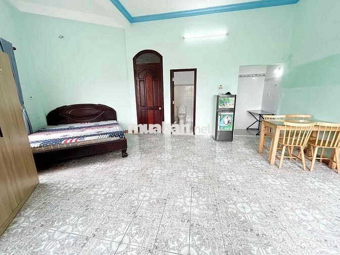 Phòng mới ban công 40m Hoàng Văn Thụ gần sân bay TSN
