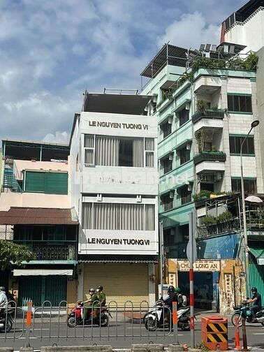 MT - Nguyễn Văn Cừ , Quận 1 - 5x17 - 4 Tầng ốp kính đẹp - 60 Triệu