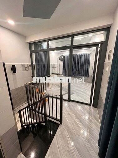 Pass nhà nguyên căn quận 10 1 trệt 1 lầu đường CMT8 Quận 10