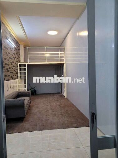 Mặt tiền kinh doanh và phòng ở trêt