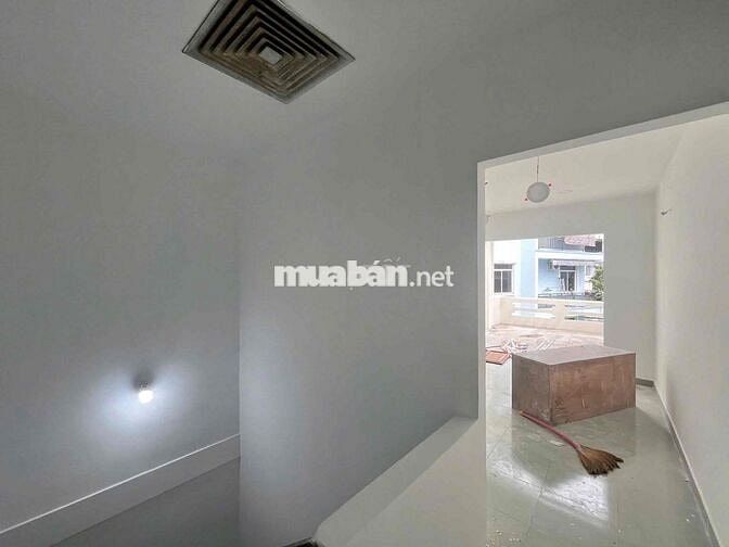 Cho thuê nhà Cao Thắng Q10, 4x20m, Trệt 2 lầu Sân thượng, 26tr