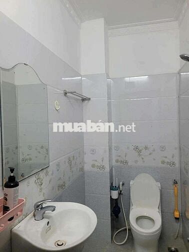Mặt tiền kinh doanh và phòng ở trêt