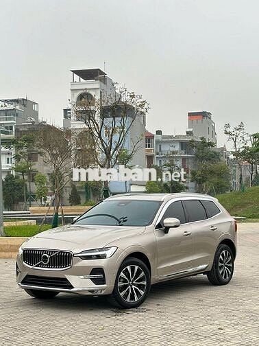 Volvo XC60 2023 Ultimate Dark B6 AWD - 26000 km