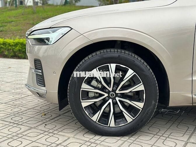 Volvo XC60 2023 Ultimate Dark B6 AWD - 26000 km