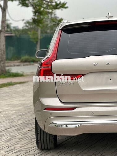 Volvo XC60 2023 Ultimate Dark B6 AWD - 26000 km
