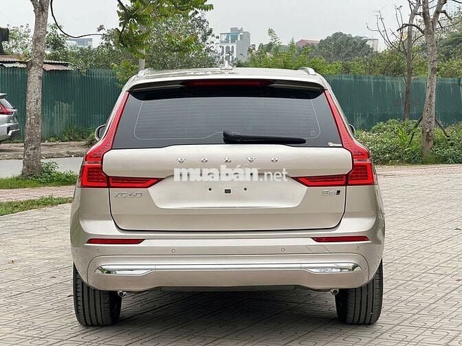 Volvo XC60 2023 Ultimate Dark B6 AWD - 26000 km