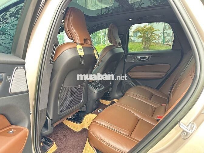 Volvo XC60 2023 Ultimate Dark B6 AWD - 26000 km