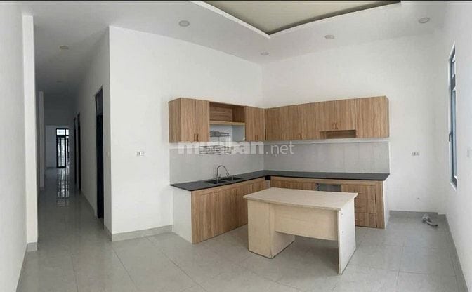 Gia đình tôi sắp đi nơi khác ở nên bán lại nhà Hóc Môn giá chỉ 790TR
