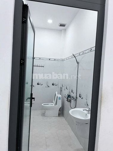 Gia đình tôi sắp đi nơi khác ở nên bán lại nhà Hóc Môn giá chỉ 790TR