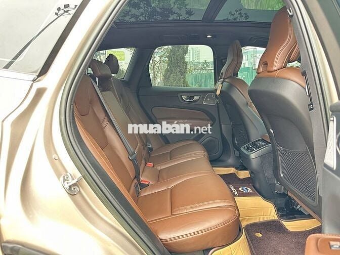 Volvo XC60 2023 Ultimate Dark B6 AWD - 26000 km