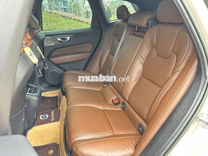 Volvo XC60 2023 Ultimate Dark B6 AWD - 26000 km