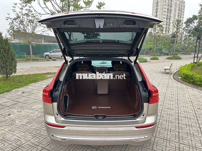 Volvo XC60 2023 Ultimate Dark B6 AWD - 26000 km