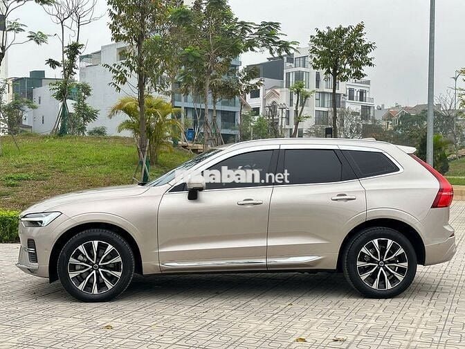 Volvo XC60 2023 Ultimate Dark B6 AWD - 26000 km