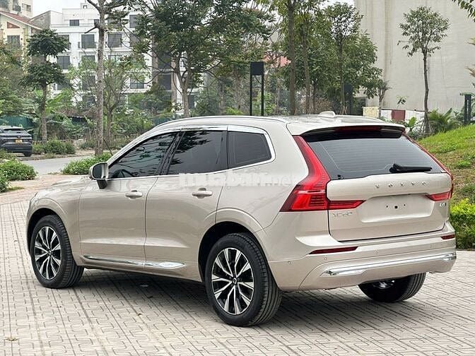 Volvo XC60 2023 Ultimate Dark B6 AWD - 26000 km