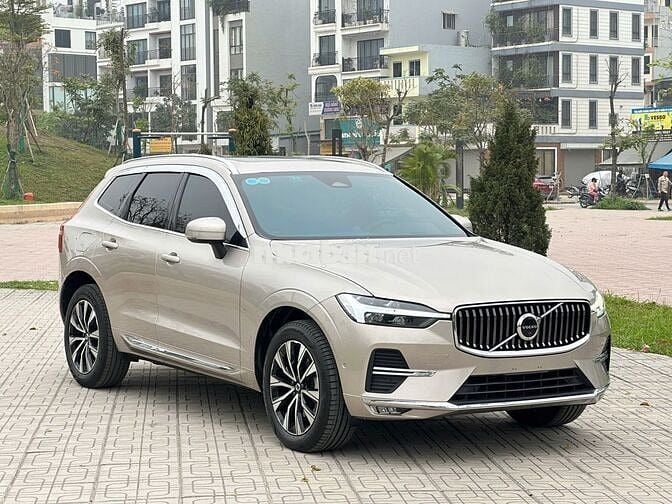 Volvo XC60 2023 Ultimate Dark B6 AWD - 26000 km