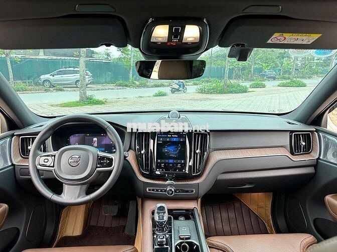 Volvo XC60 2023 Ultimate Dark B6 AWD - 26000 km