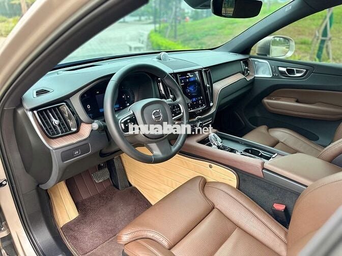 Volvo XC60 2023 Ultimate Dark B6 AWD - 26000 km