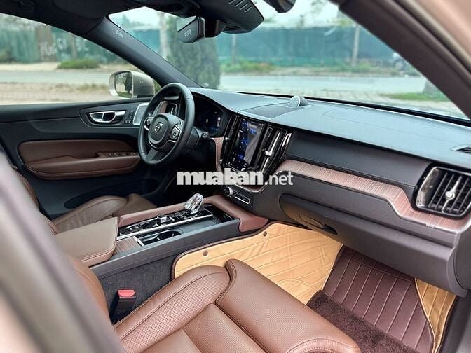 Volvo XC60 2023 Ultimate Dark B6 AWD - 26000 km
