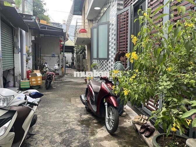 Nhà Nhỏ xinh , ở liền , 55m2 , 2pn đường Nguyễn Ảnh Thủ Q12 .