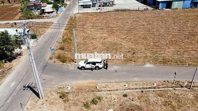 CHÍNH CHỦ GỬI BÁN LÔ ĐẤT 2 MẶT TIỀN TẠI THỊ TRẤN ĐẤT ĐỎ