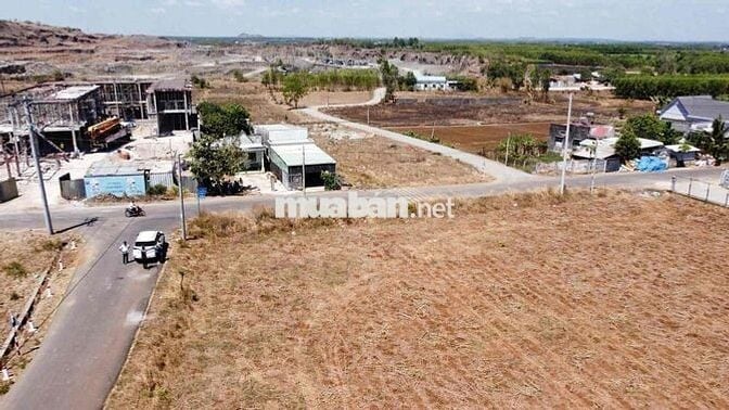 CHÍNH CHỦ GỬI BÁN LÔ ĐẤT 2 MẶT TIỀN TẠI THỊ TRẤN ĐẤT ĐỎ
