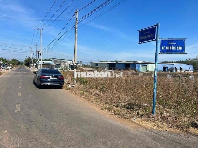 CHÍNH CHỦ GỬI BÁN LÔ ĐẤT 2 MẶT TIỀN TẠI THỊ TRẤN ĐẤT ĐỎ