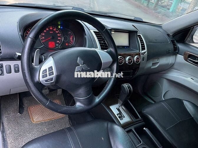 Bán xe Mitsubishi Pajero Máy xăng số tự động
