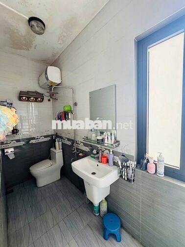 Bác hàng xóm  em cần bán nhà 4t,45m tại  Ngô Thì Nhậm,HĐngõ to chỉ 8t