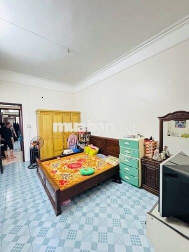 Bác hàng xóm  em cần bán nhà 4t,45m tại  Ngô Thì Nhậm,HĐngõ to chỉ 8t