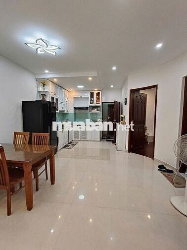 Bán CH Sky Garden 3 Q7 DT 75m2 2PN 2WC gía 2tỷ190  view nội khu
