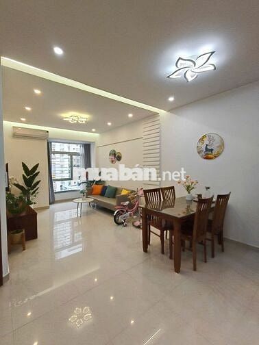 Bán CH Sky Garden 3 Q7 DT 75m2 2PN 2WC gía 2tỷ190  view nội khu