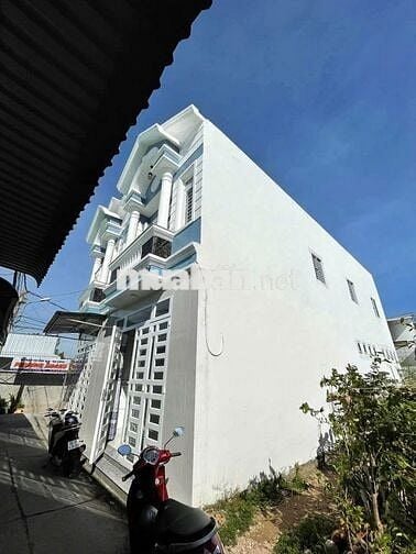 Chủ gởi: NHÀ MỚI ĐẸP - HOÀN CÔNG - NẰM KẾ ĐẠI HỌC CN