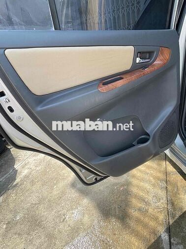 Toyota Innova 2013 2.0E - 130000 km