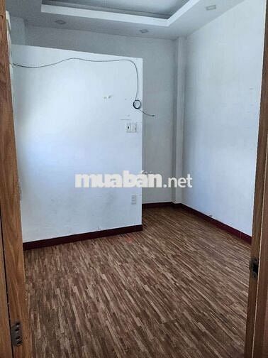 Nhà cho thuê hẻm 588 Tỉnh Lộ 10, BT (3PN kín, 1 lửng, 2WC) nhà trống