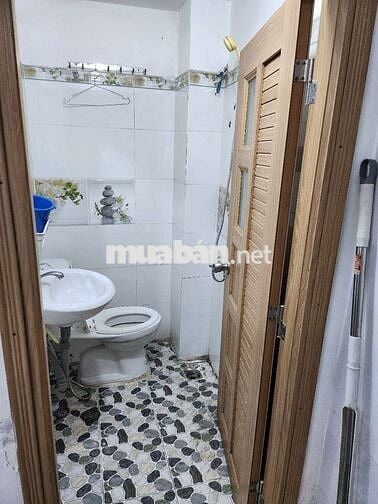 Nhà cho thuê hẻm 588 Tỉnh Lộ 10, BT (3PN kín, 1 lửng, 2WC) nhà trống