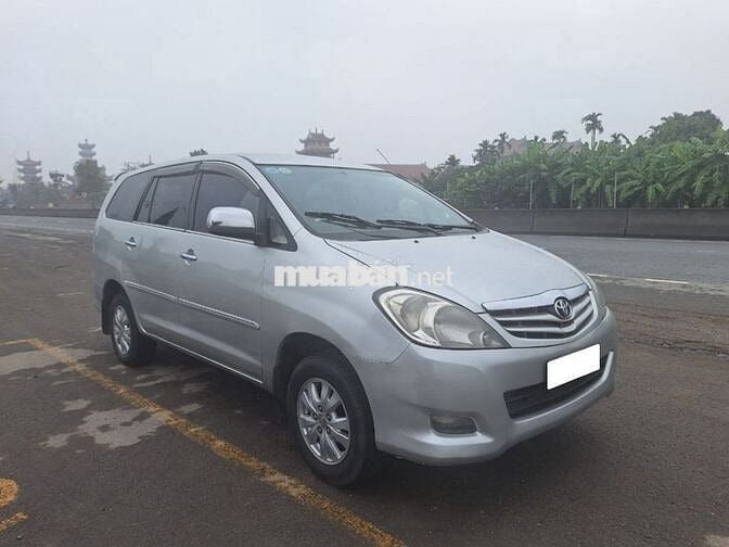 Toyota Innova 2009 bản G xe gia đình rộng rãi