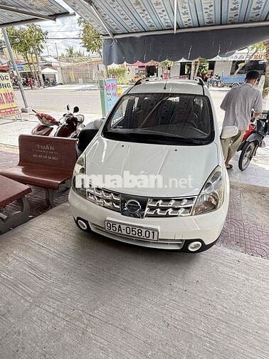 Nissan Grand livina 2011 1.8 AT - 100000 km