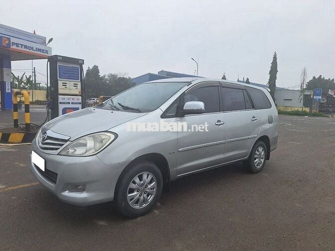 Toyota Innova 2009 bản G xe gia đình rộng rãi