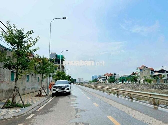 THÀNH PHỐ VEN SÔNG – NGÕ THÔNG TỨ PHÍA – VÀI BƯỚC CHÂN RA TRỤC KINH DO