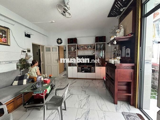 BÁN CĂN HỘ THANG MÁY 2PN TẠI 109 NGUYỄN BIỂU - GIÁ 2,85 TỶ