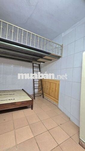 Cho thuê phòng trọ 22m có nóng lạnh, bếp, wc riêng, sân rộng giường tủ