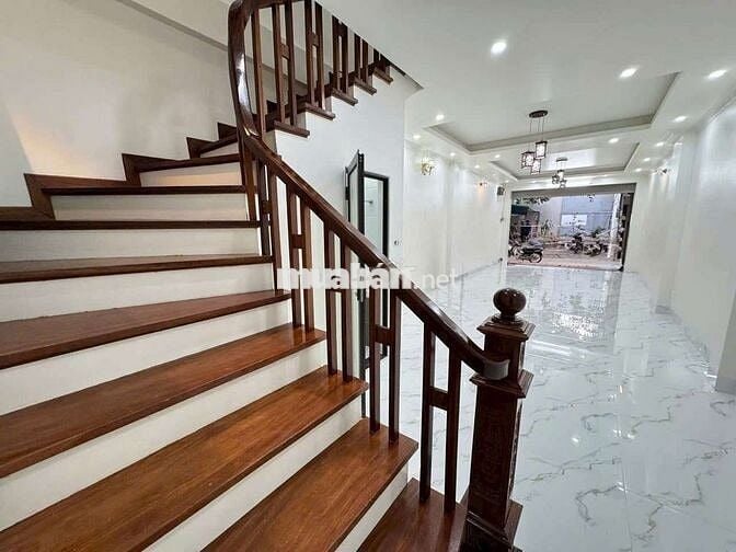 Chính chủ cho thuê nhà dịch vụ hàng bè,55m 3 tầng,vỉa hè rộng,hơn 10tr