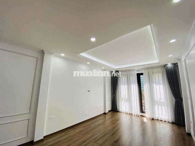 Chính chủ cho thuê nhà dịch vụ hàng bè,55m 3 tầng,vỉa hè rộng,hơn 10tr