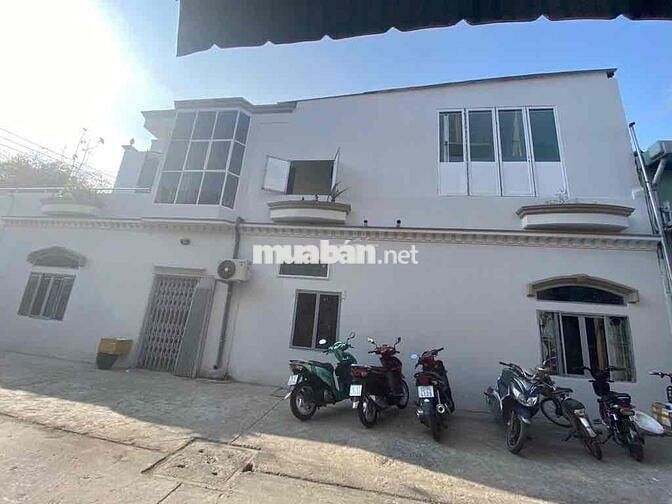 NHÀ LÔ GÓC MẶT TIỀN GẦN TKTQ KHU VIP BÌNH TÂN GIÁ CỰC TỐT