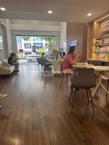 Cho thuê nhà 2 MT trước-sau: Cộng Hoà, p.13 Tân bình-DTSD:680m2