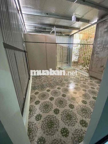 nhà 4x30m trống suốt có gác lửng 2 phòng ngủ 2wc, phù hợp cho may mặc