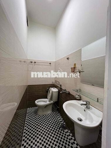 Nhà Sạch Sẻ DT 60m2 1Trệt 1Lầu 2Pn 2Wc Hẻm An Ninh Yên Tỉnh