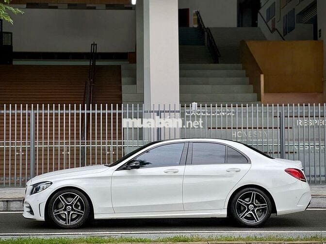 Mercedes Benz C300 AMG 2021 - 42000 km