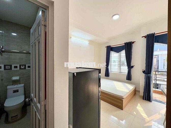 SIÊU PHÒNG TRỌ 30m2 gần ĐH VĂN LANG FULL NỘI THẤT, BAN CÔNG MỚI TINH