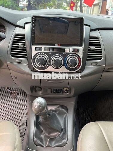 Cần bán gấp xe Toyota Innova 2013